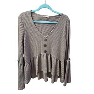 And The Why Gray Waffle Knit Top L – Ruffle Hem Hi-Low Peplum Button Blouse